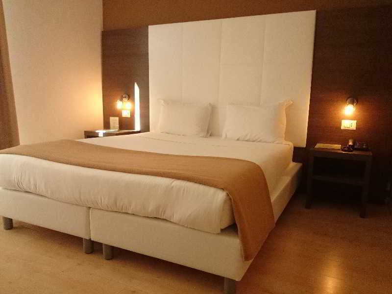 Ambassador-Monaco Hotel Ngoại thất bức ảnh