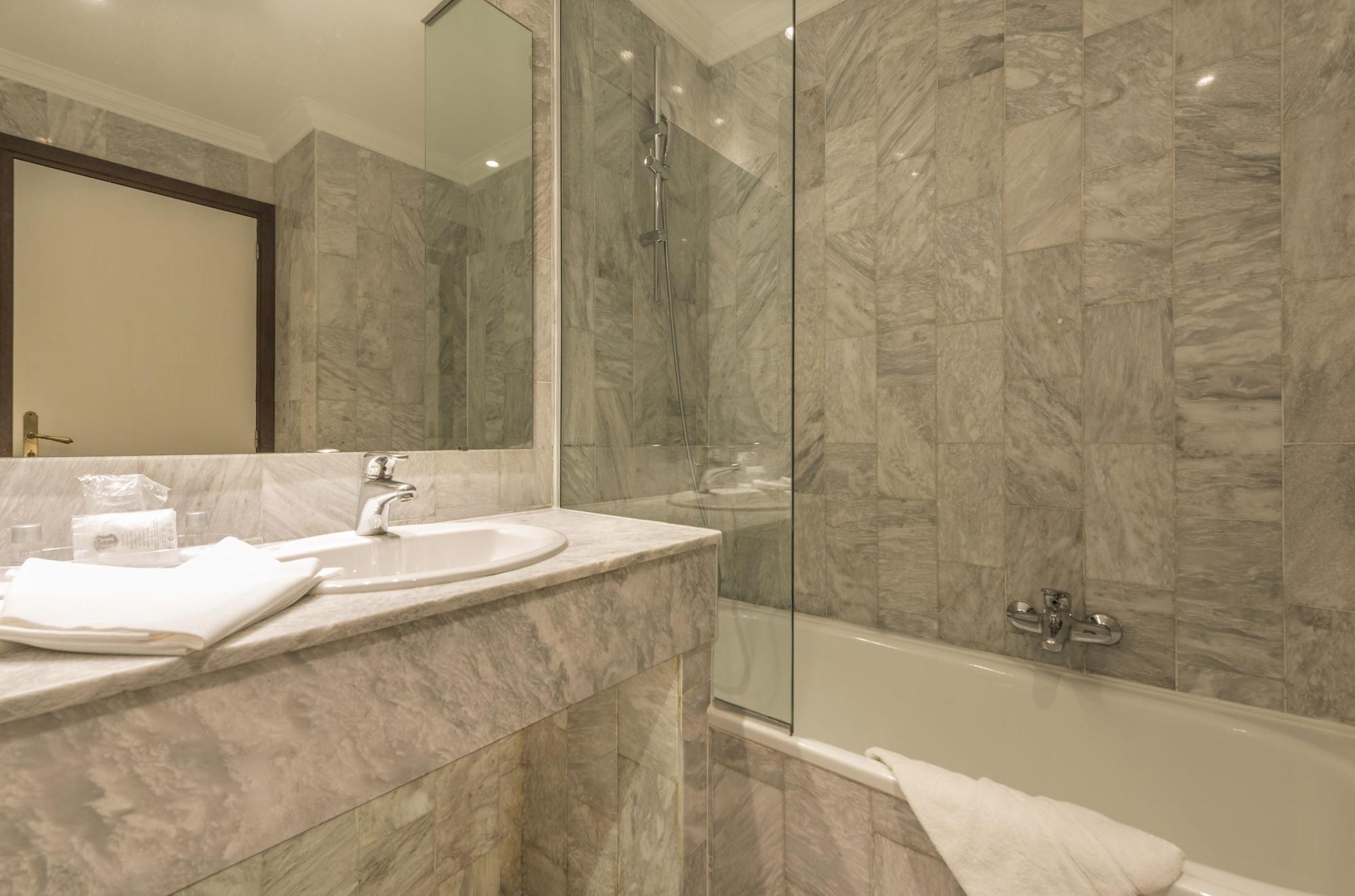 Ambassador-Monaco Hotel Ngoại thất bức ảnh