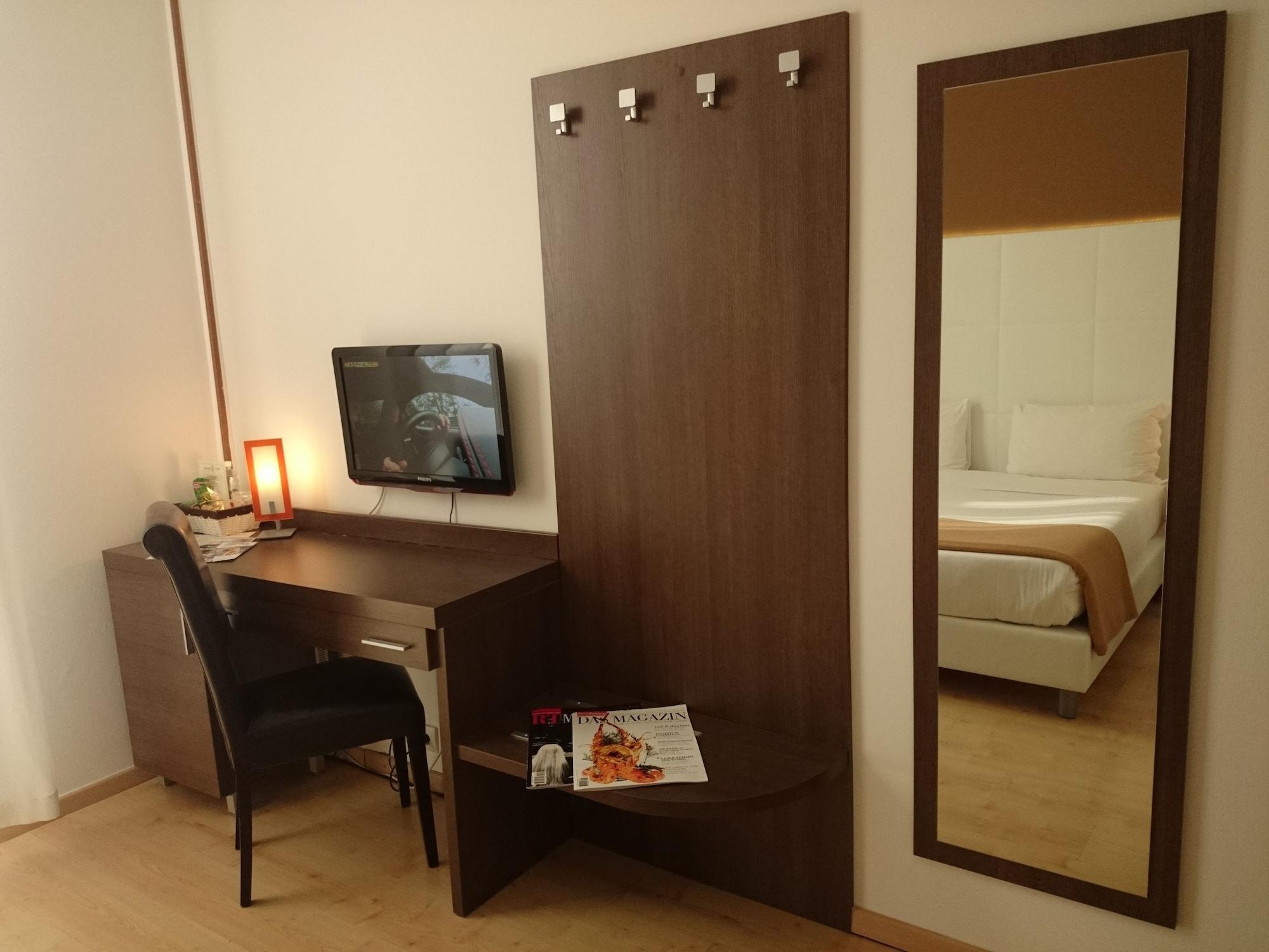 Ambassador-Monaco Hotel Ngoại thất bức ảnh