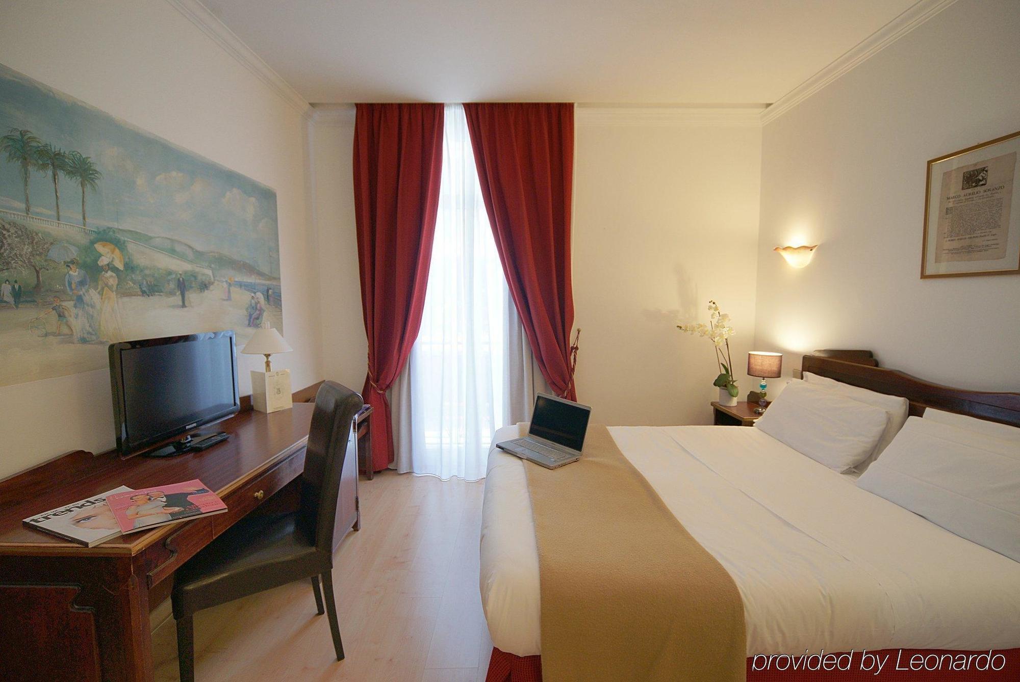 Ambassador-Monaco Hotel Phòng bức ảnh